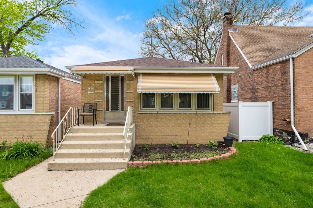 5305 S Menard Avenue, Chicago, IL 60638