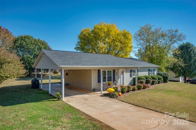 188 East Fork Drive, Ellenboro, NC 28040