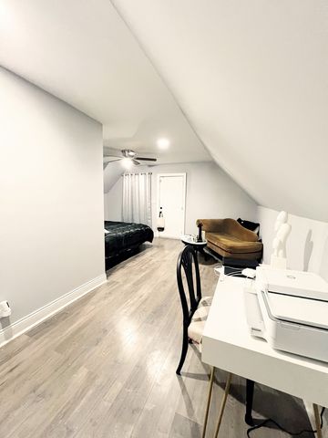 7714 S Marquette Avenue, Chicago, IL 60649