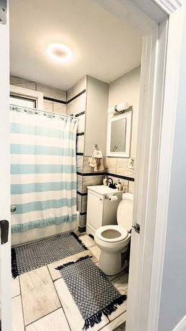 7714 S Marquette Avenue, Chicago, IL 60649