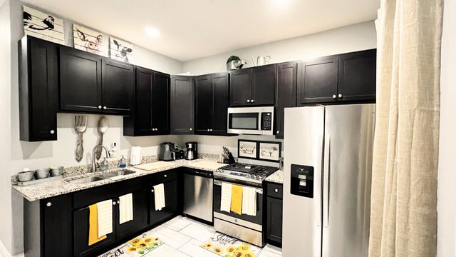 7714 S Marquette Avenue, Chicago, IL 60649