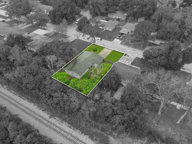 3002 Newcastle Drive, Baytown, TX 77521