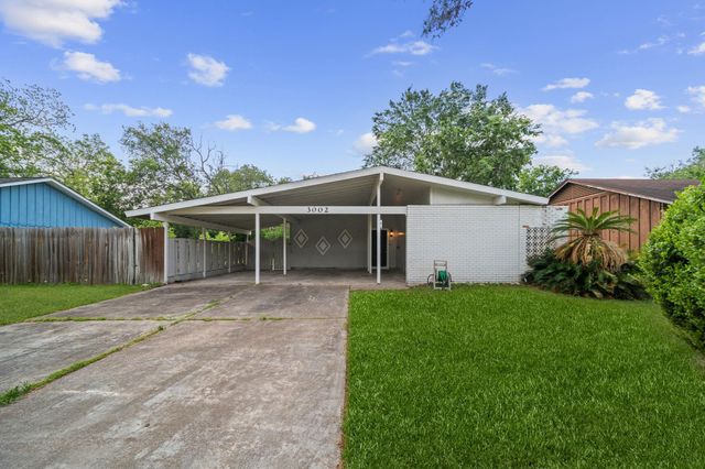 3002 Newcastle Drive, Baytown, TX 77521