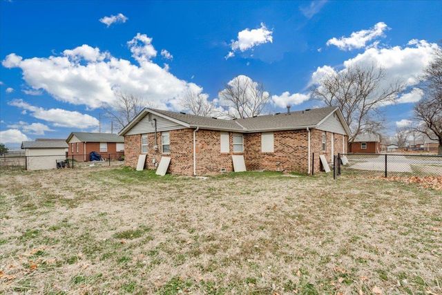 1608 E Catalina St, Wichita, KS 67216
