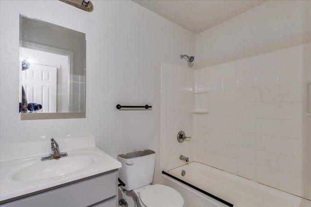 1608 E Catalina St, Wichita, KS 67216