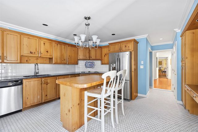 19 and 33 Bridgefield Road, Bridgehampton, NY 11932