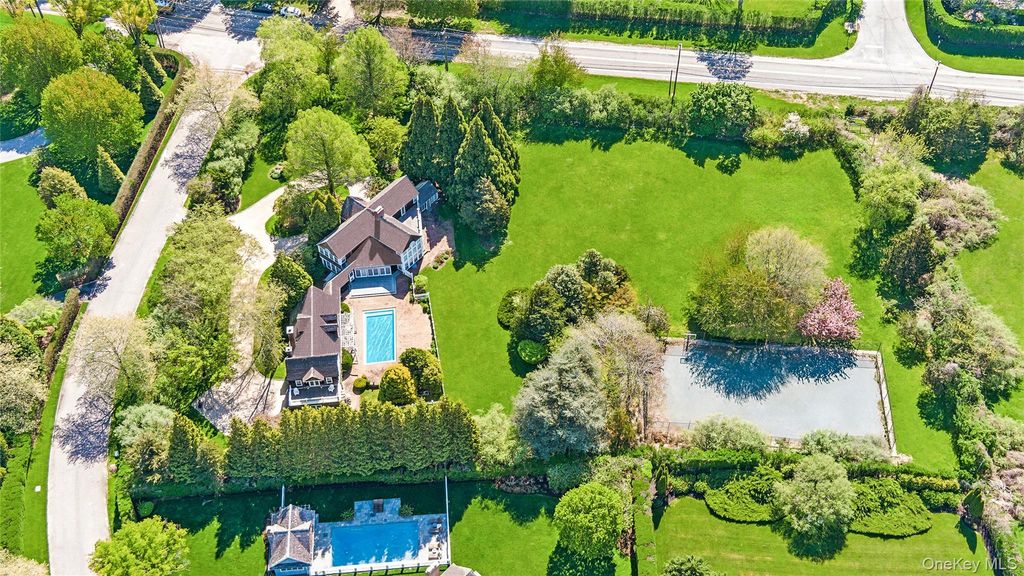 19 and 33 Bridgefield Road, Bridgehampton, NY 11932