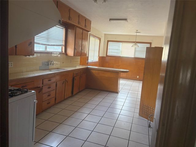 9916 Fulton Street, Houston, TX 77076