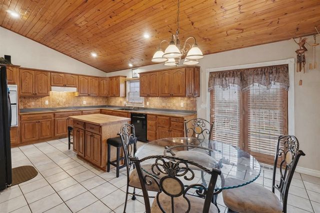 10044 W Sargent Road, Fowlerville, MI 48836