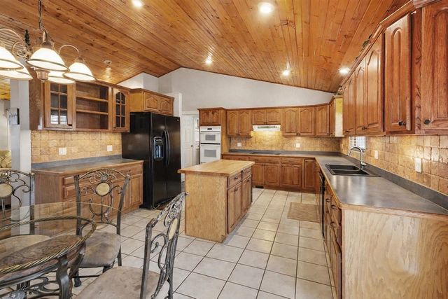 10044 W Sargent Road, Fowlerville, MI 48836