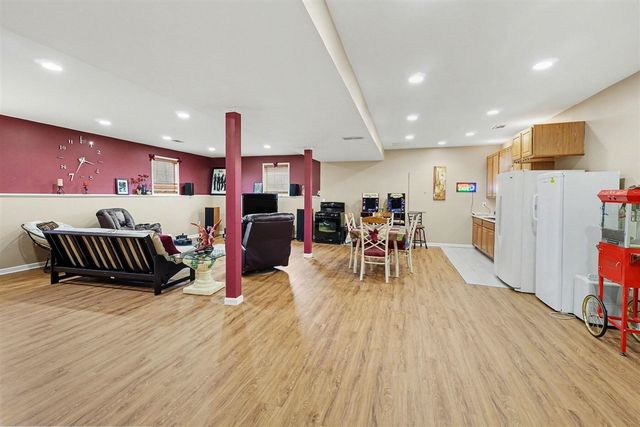 10044 W Sargent Road, Fowlerville, MI 48836