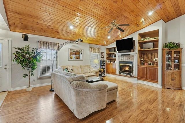 10044 W Sargent Road, Fowlerville, MI 48836