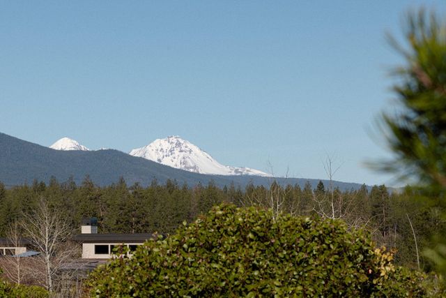 62665 Big Sage Way, Bend, OR 97703