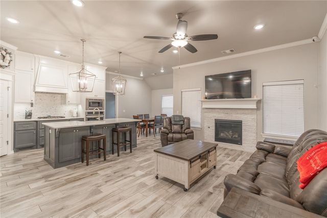 701 Cassandra Lane, Yukon, OK 73099