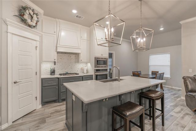 701 Cassandra Lane, Yukon, OK 73099