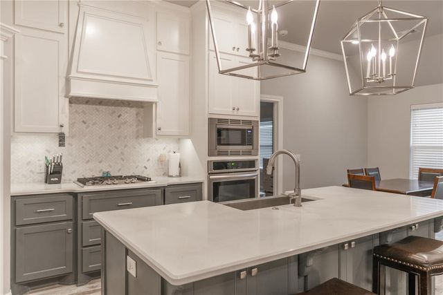 701 Cassandra Lane, Yukon, OK 73099