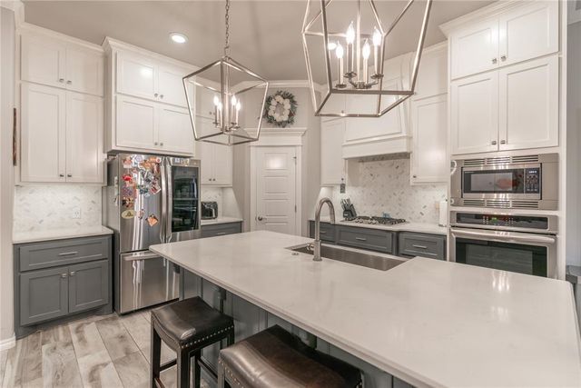 701 Cassandra Lane, Yukon, OK 73099