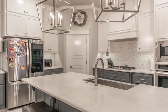 701 Cassandra Lane, Yukon, OK 73099