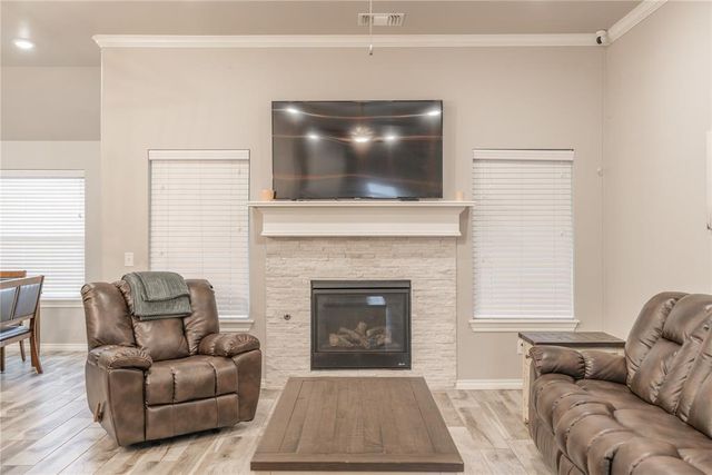 701 Cassandra Lane, Yukon, OK 73099