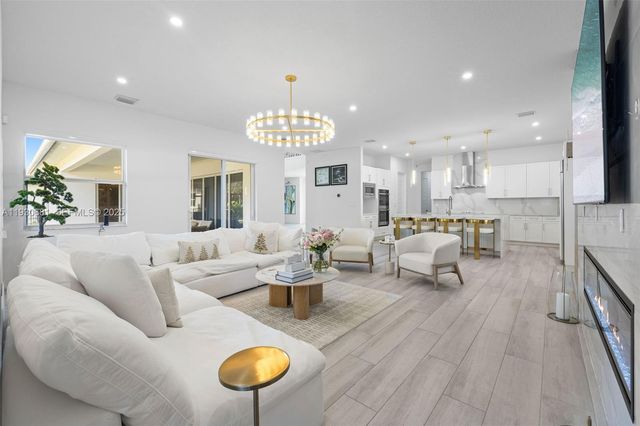 11035 N Sierra Ranch Dr, Davie, FL 33324