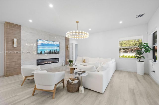 11035 N Sierra Ranch Dr, Davie, FL 33324