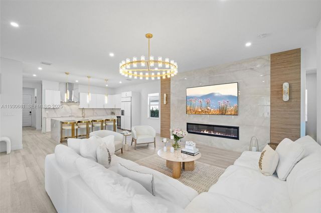 11035 N Sierra Ranch Dr, Davie, FL 33324