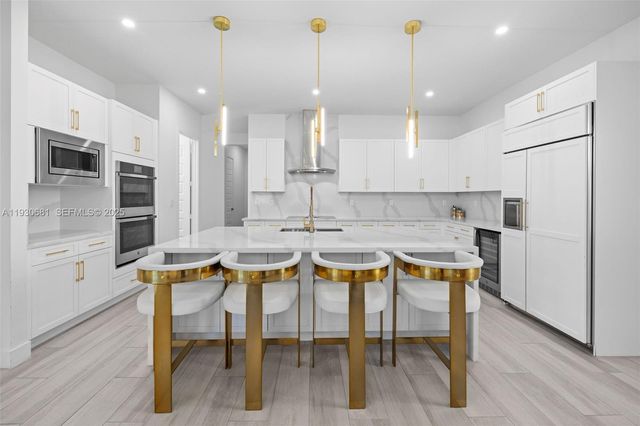 11035 N Sierra Ranch Dr, Davie, FL 33324