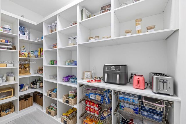 11035 N Sierra Ranch Dr, Davie, FL 33324