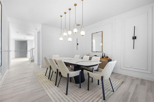 11035 N Sierra Ranch Dr, Davie, FL 33324