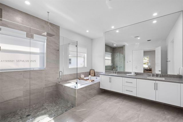 11035 N Sierra Ranch Dr, Davie, FL 33324