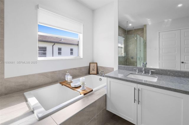 11035 N Sierra Ranch Dr, Davie, FL 33324