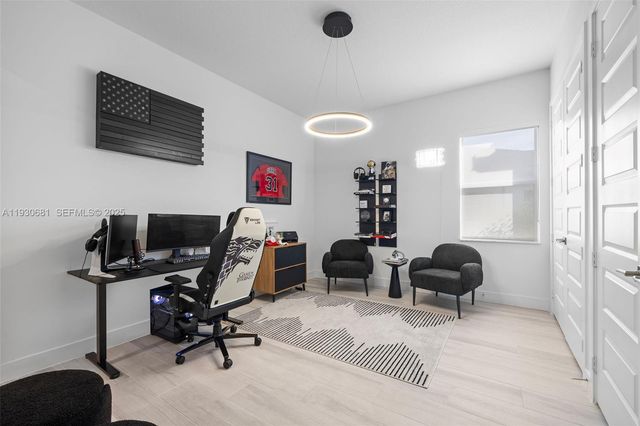 11035 N Sierra Ranch Dr, Davie, FL 33324