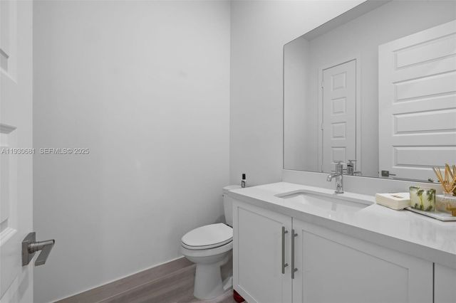 11035 N Sierra Ranch Dr, Davie, FL 33324