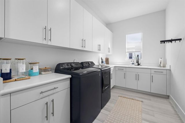 11035 N Sierra Ranch Dr, Davie, FL 33324