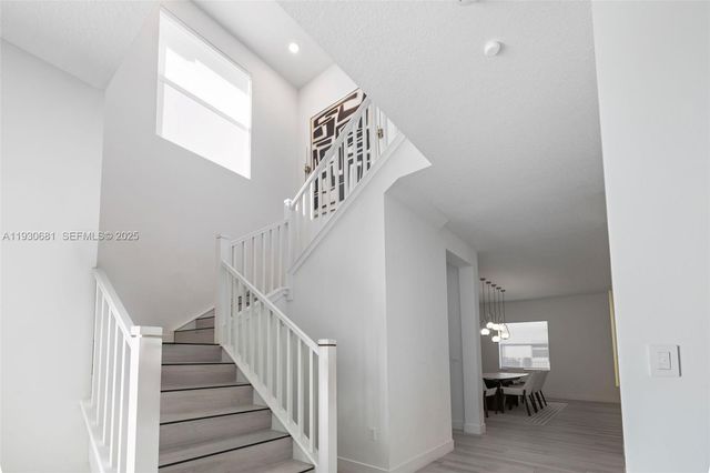 11035 N Sierra Ranch Dr, Davie, FL 33324