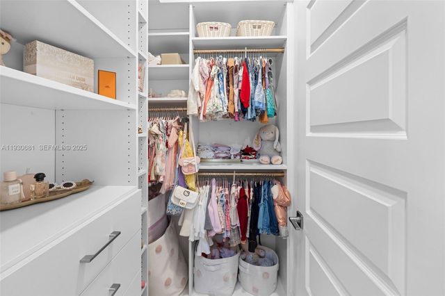 11035 N Sierra Ranch Dr, Davie, FL 33324