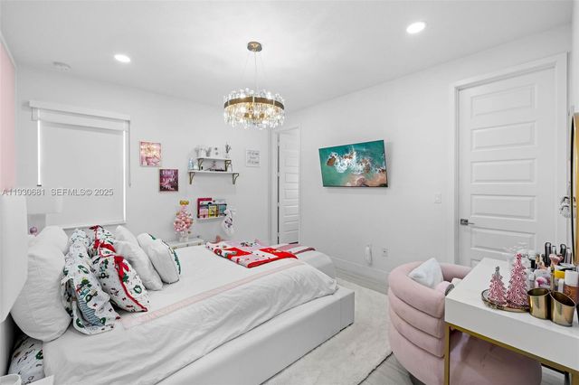 11035 N Sierra Ranch Dr, Davie, FL 33324