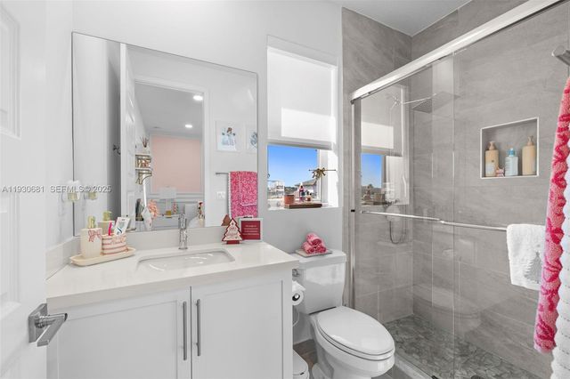 11035 N Sierra Ranch Dr, Davie, FL 33324