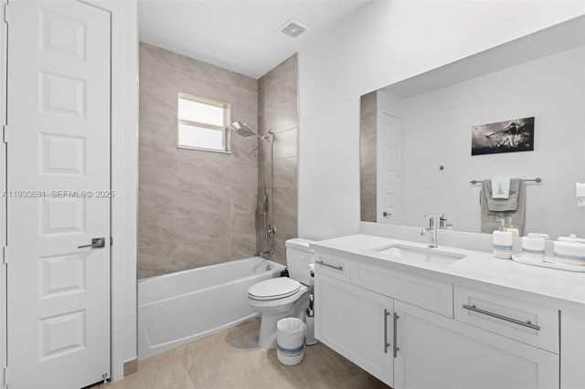 11035 N Sierra Ranch Dr, Davie, FL 33324