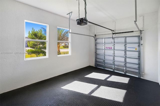 11035 N Sierra Ranch Dr, Davie, FL 33324