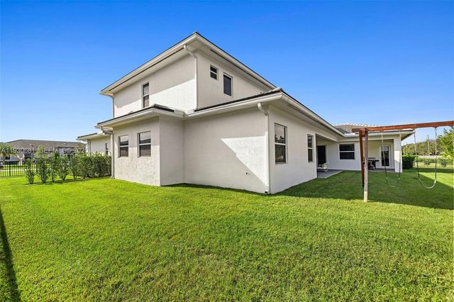 11035 N Sierra Ranch Dr, Davie, FL 33324
