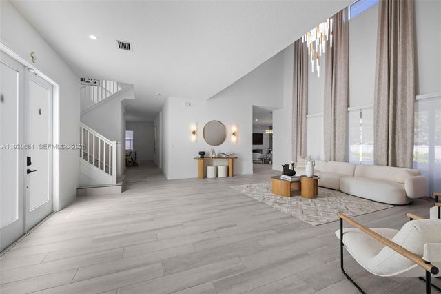 11035 N Sierra Ranch Dr, Davie, FL 33324