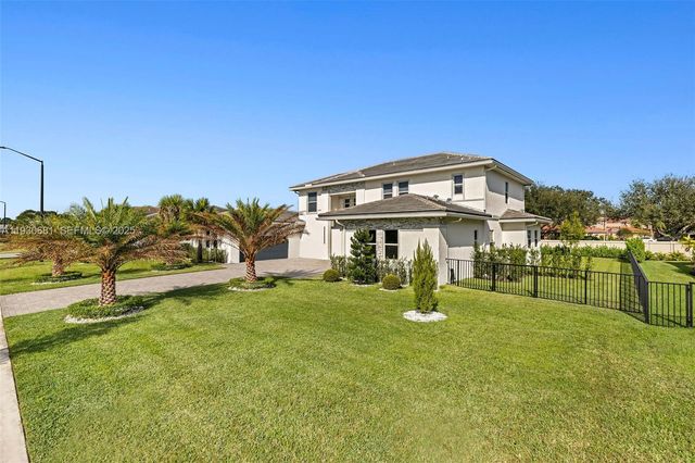 11035 N Sierra Ranch Dr, Davie, FL 33324