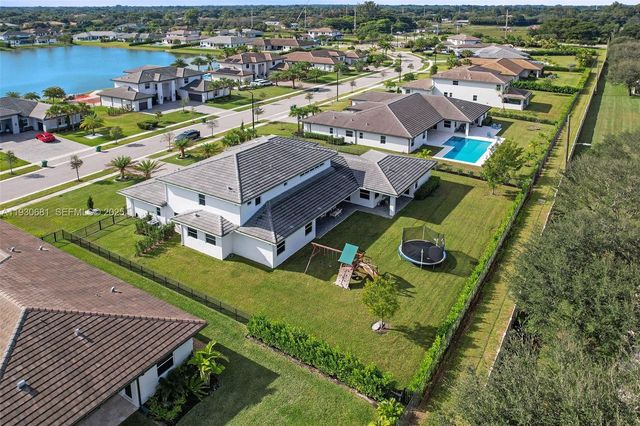 11035 N Sierra Ranch Dr, Davie, FL 33324