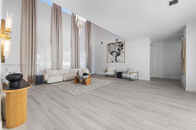 11035 N Sierra Ranch Dr, Davie, FL 33324