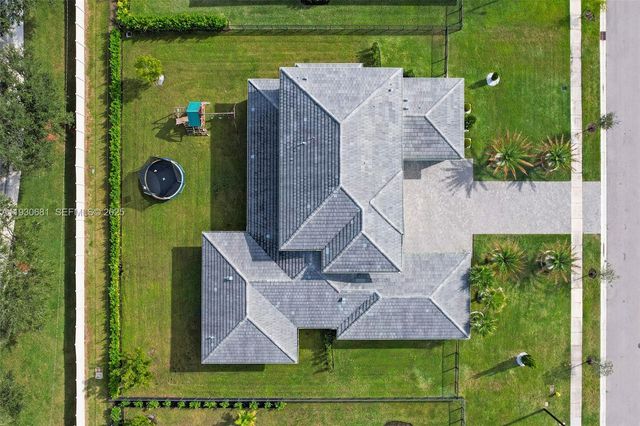 11035 N Sierra Ranch Dr, Davie, FL 33324