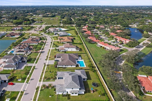 11035 N Sierra Ranch Dr, Davie, FL 33324