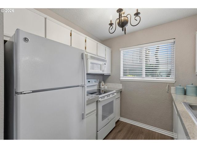 20920 FAWN Ct 12, West Linn, OR 97068