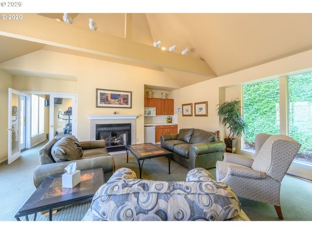 20920 FAWN Ct 12, West Linn, OR 97068