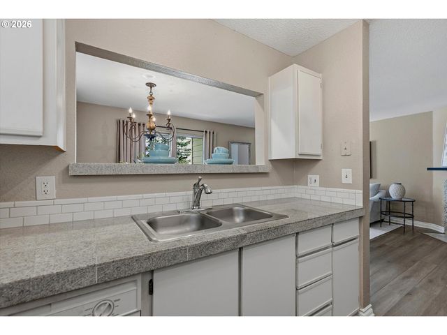 20920 FAWN Ct 12, West Linn, OR 97068